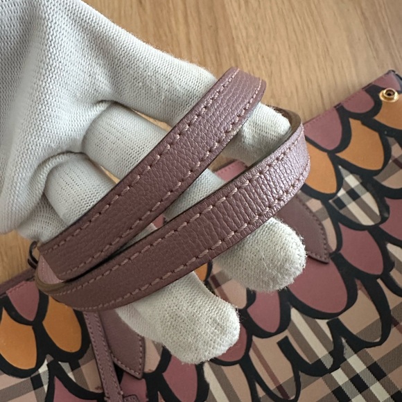 Burberry Nova Check Reversible Tote Bag PVC Leather with COA - Picture 17 of 17